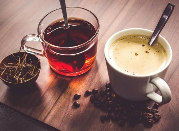 آیا چای و قهوه باعث کم آبی بدن می شوند؟