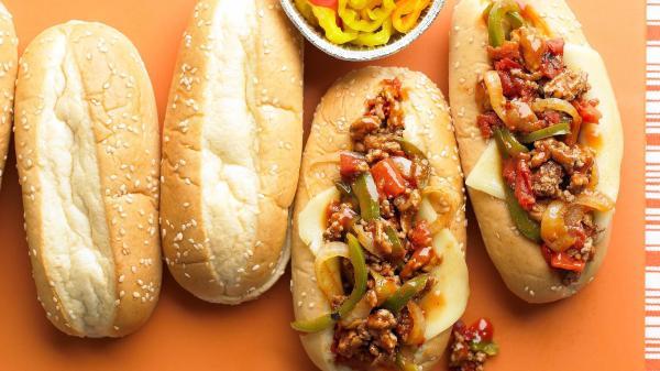 ساندویچ مخلوط سوسیس و موزارلا