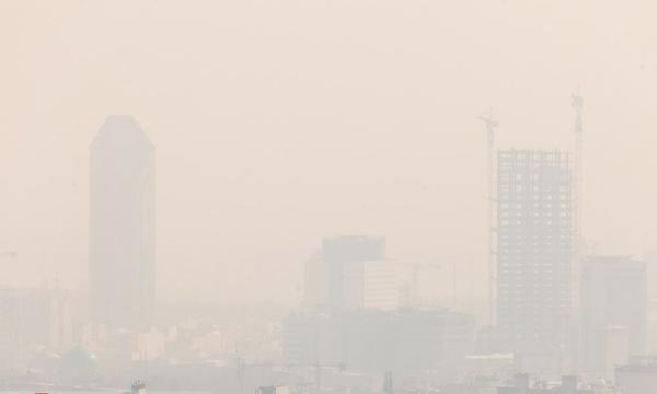 روزنامه اطلاعات: قصه آلودگی هوا از بحران گذشته و دارد به فاجعه می انجامد، مسوولان فقط تعطیل می نمایند و ابراز تاسف